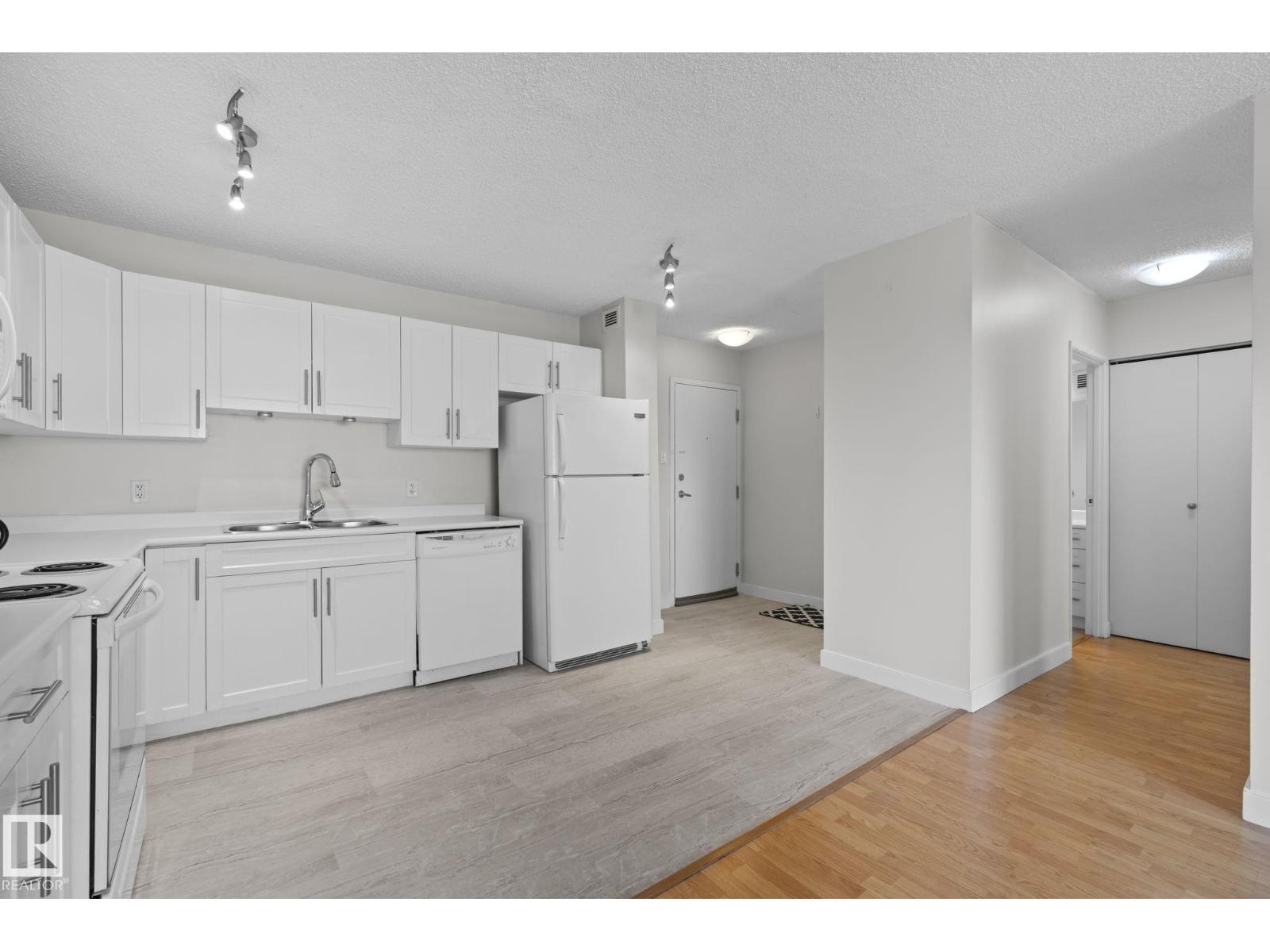 Photo 10 of 806 9710 105 St Nw, Edmonton AB