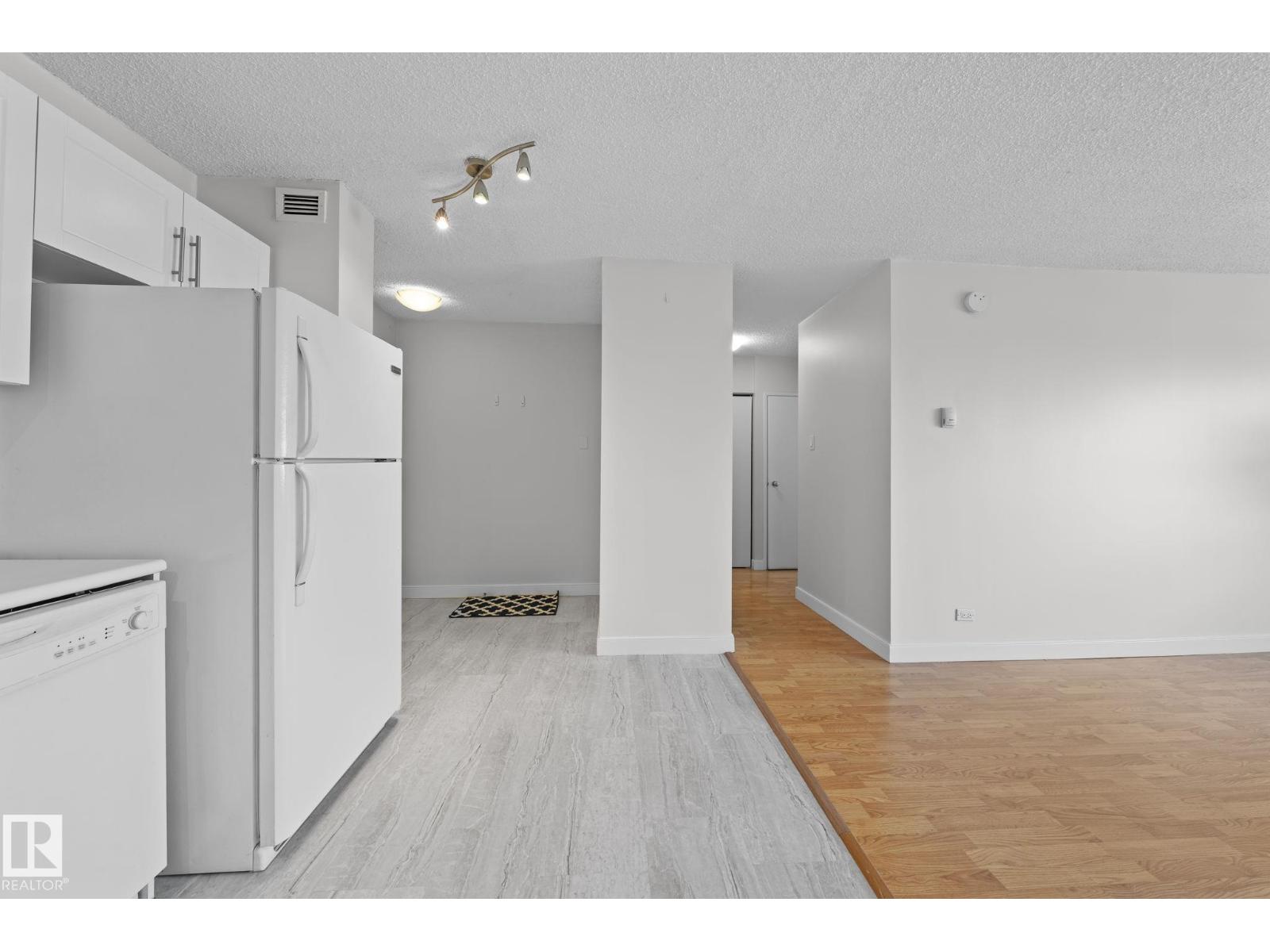 Photo 11 of 806 9710 105 St Nw, Edmonton AB