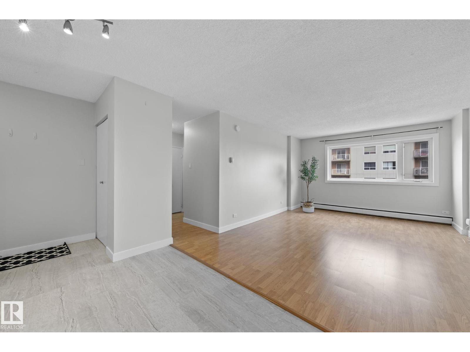 Photo 12 of 806 9710 105 St Nw, Edmonton AB