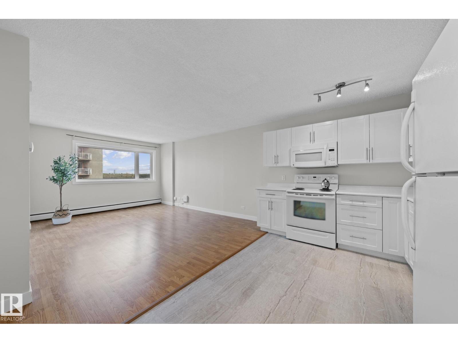 Photo 6 of 806 9710 105 St Nw, Edmonton AB