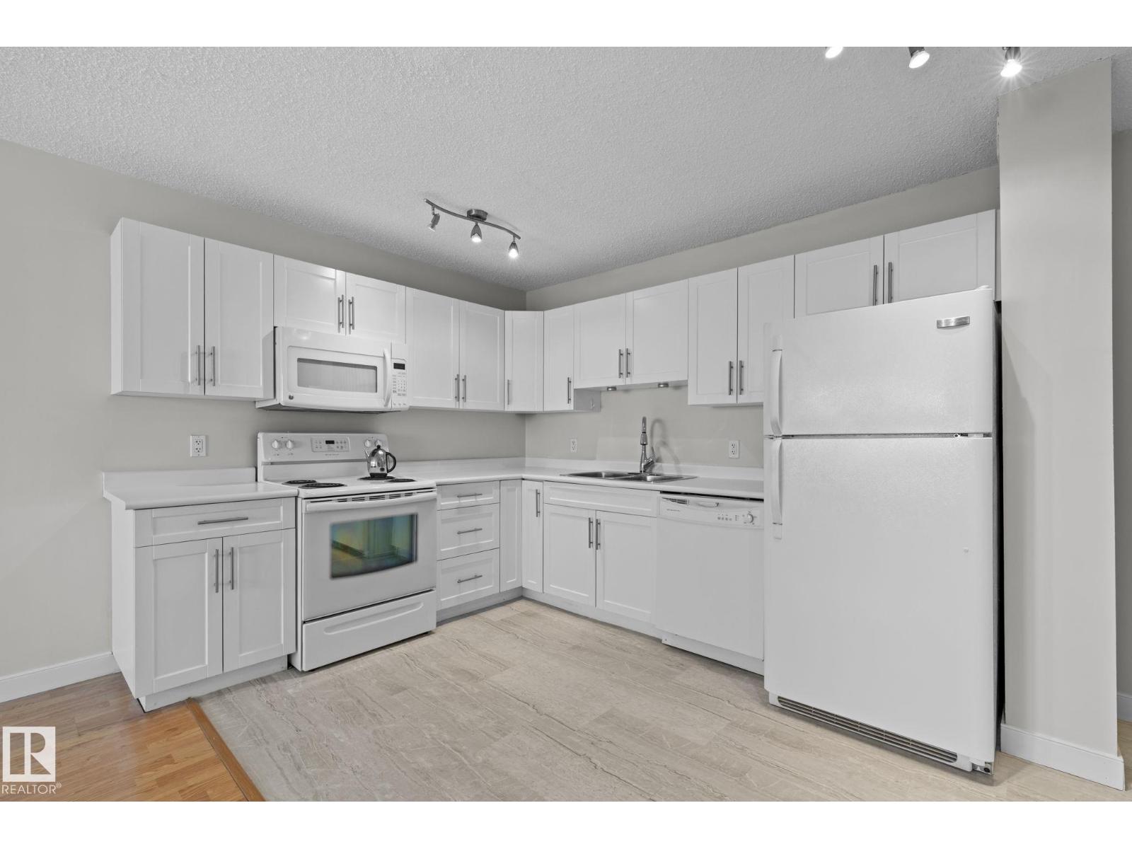 Photo 8 of 806 9710 105 St Nw, Edmonton AB