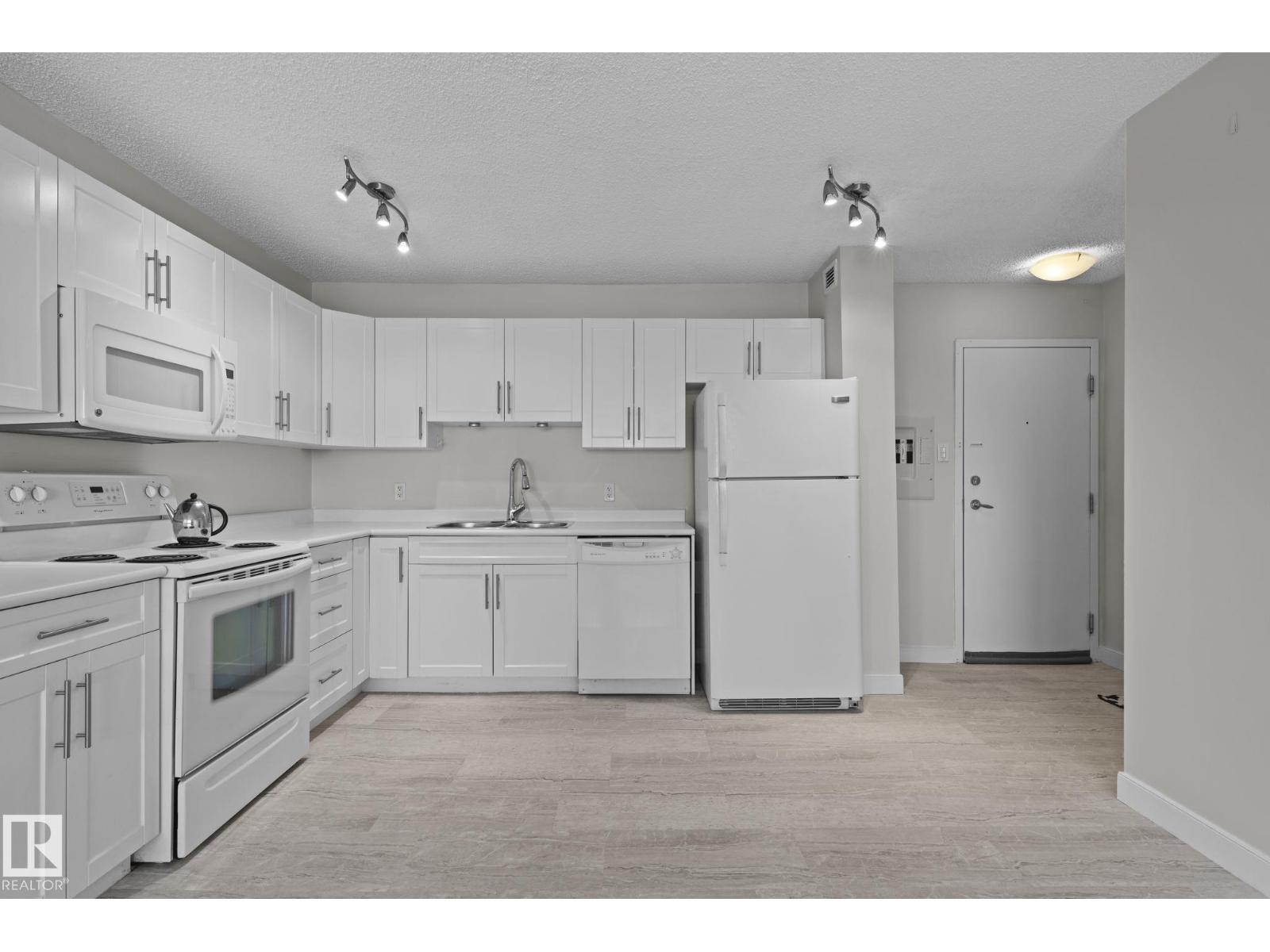 Photo 9 of 806 9710 105 St Nw, Edmonton AB
