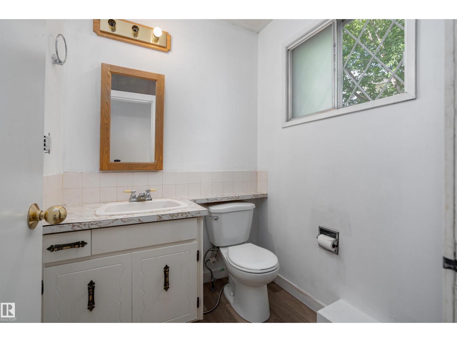 Photo 11 of 17327 101 St Nw, Edmonton AB
