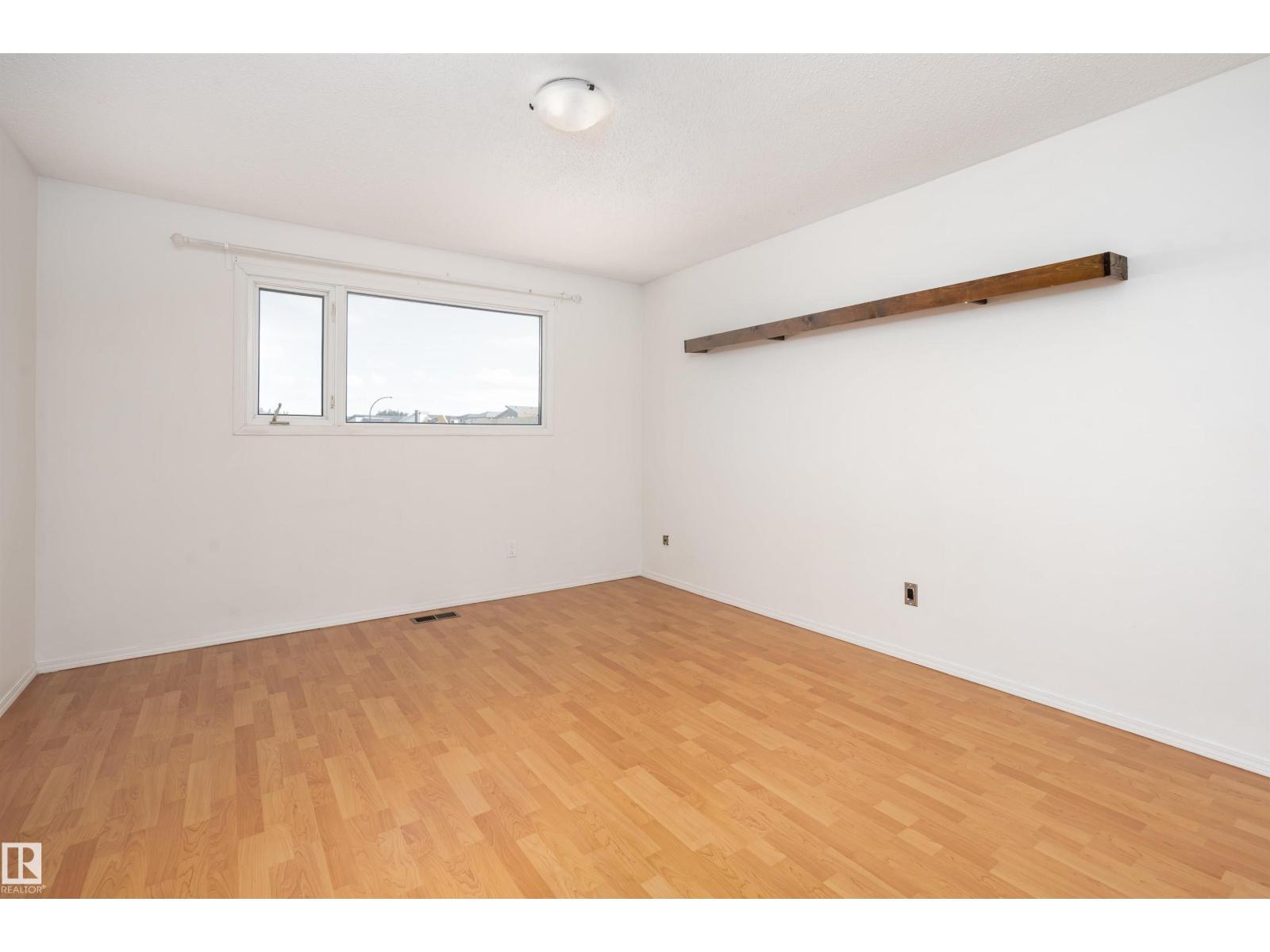 Photo 16 of 17327 101 St Nw, Edmonton AB