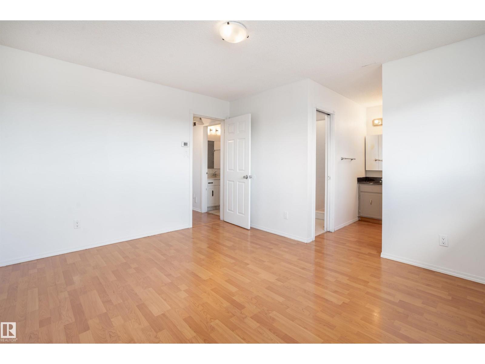 Photo 17 of 17327 101 St Nw, Edmonton AB