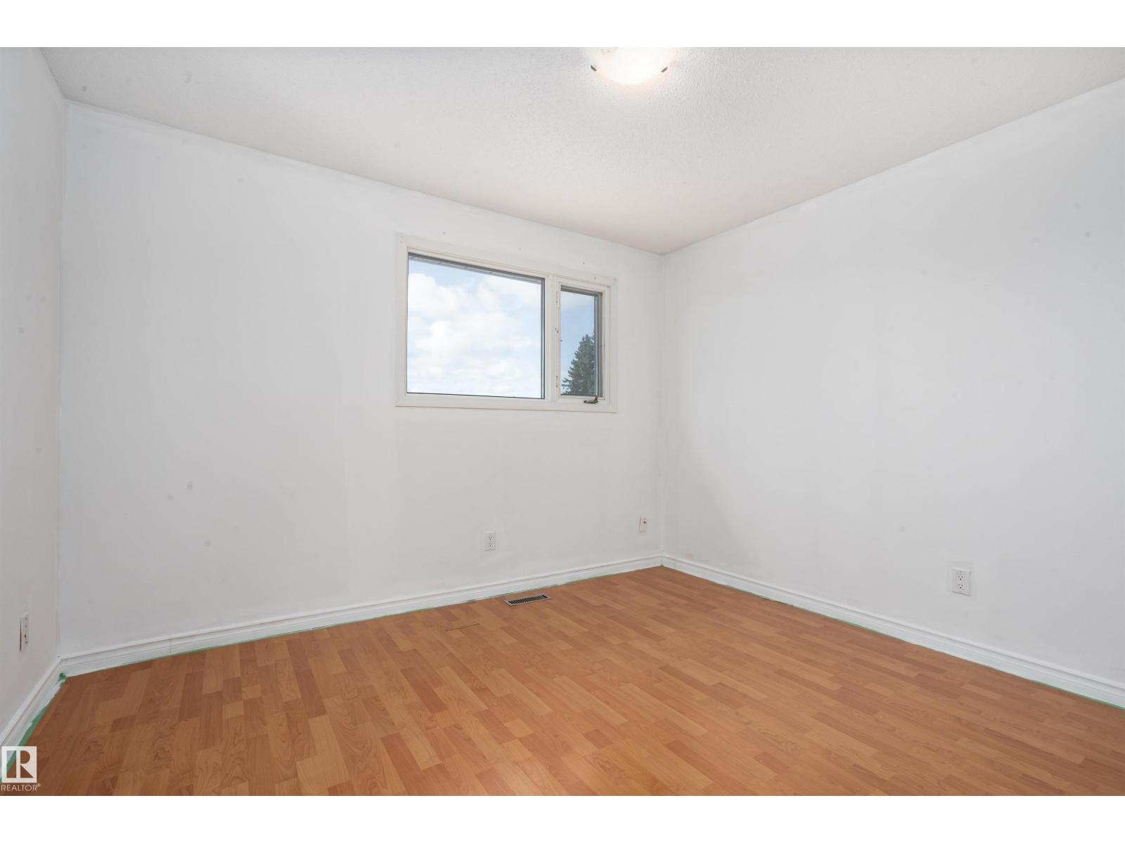 Photo 20 of 17327 101 St Nw, Edmonton AB