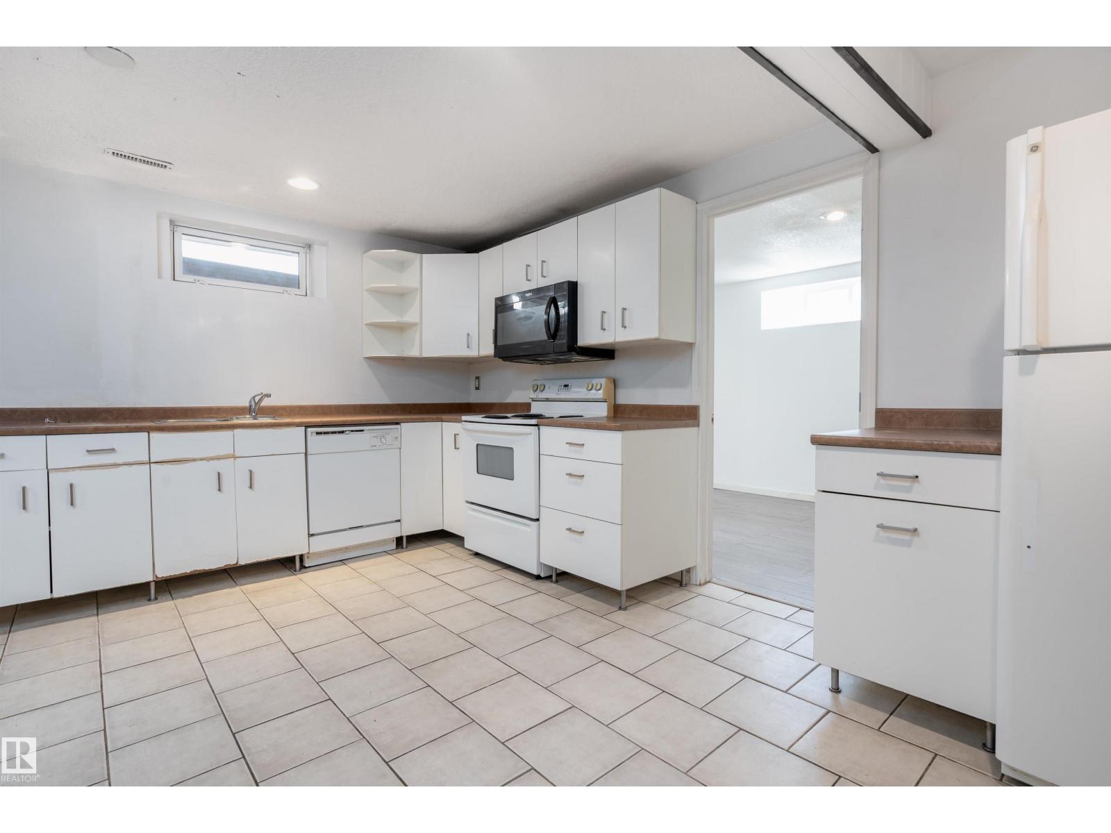 Photo 25 of 17327 101 St Nw, Edmonton AB