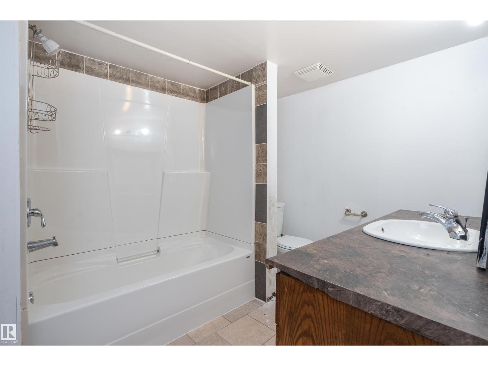 Photo 31 of 17327 101 St Nw, Edmonton AB