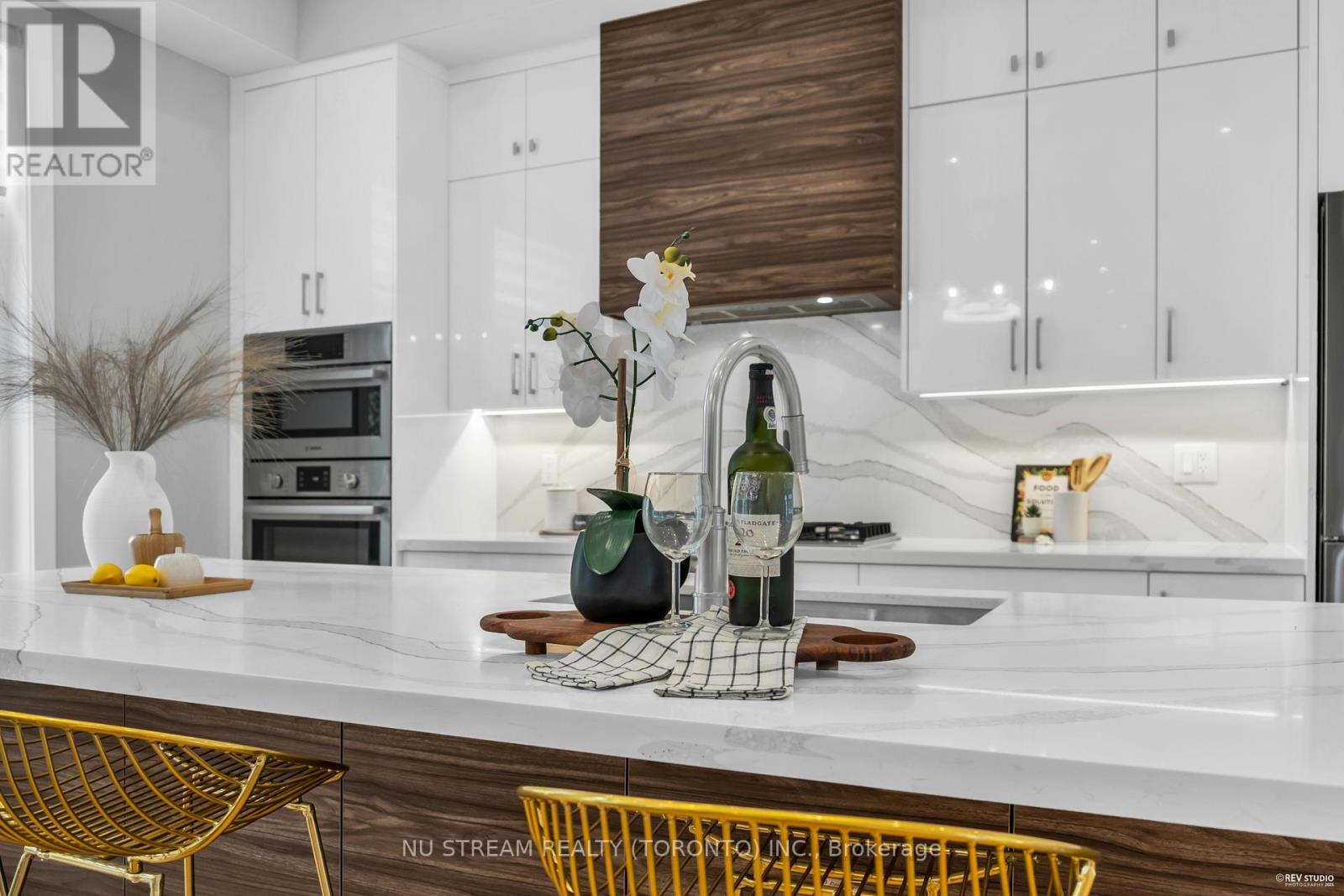 Photo 17 of 4 Westbourne Avenue, Toronto ON