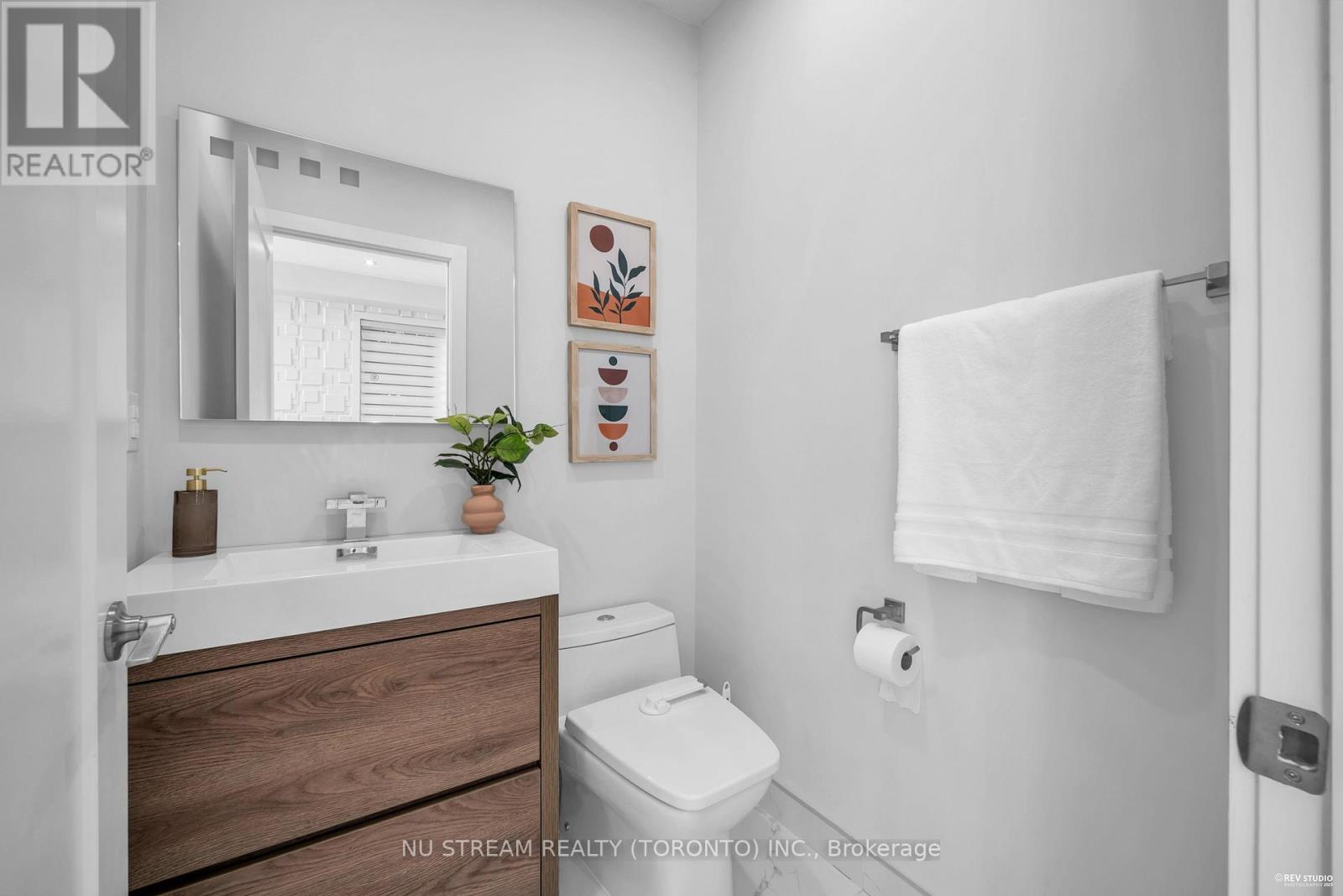 Photo 19 of 4 Westbourne Avenue, Toronto ON
