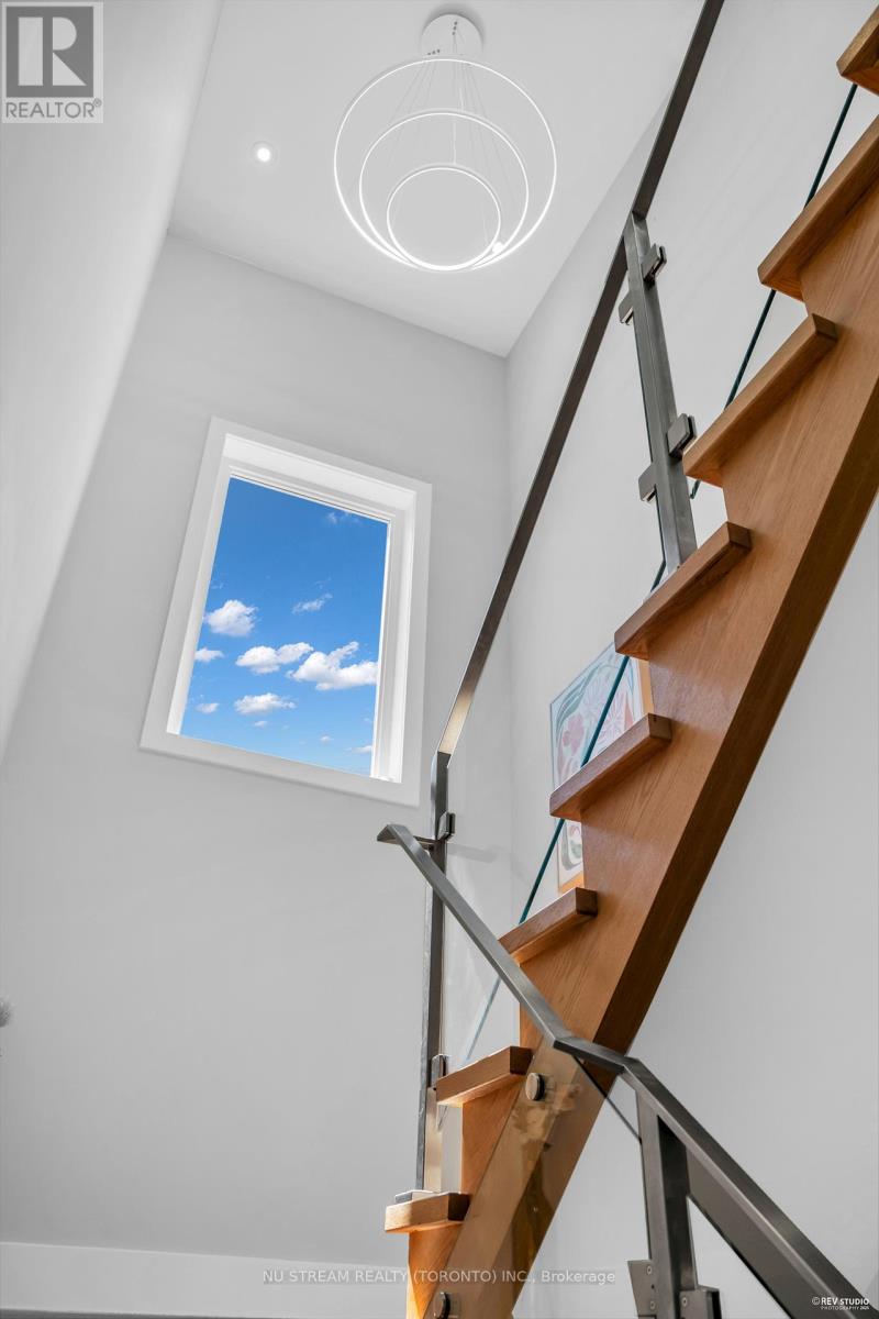 Photo 20 of 4 Westbourne Avenue, Toronto ON