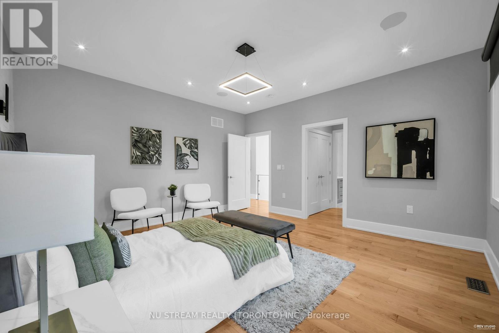 Photo 23 of 4 Westbourne Avenue, Toronto ON