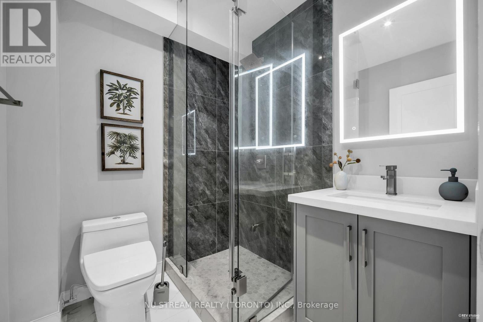 Photo 46 of 4 Westbourne Avenue, Toronto ON