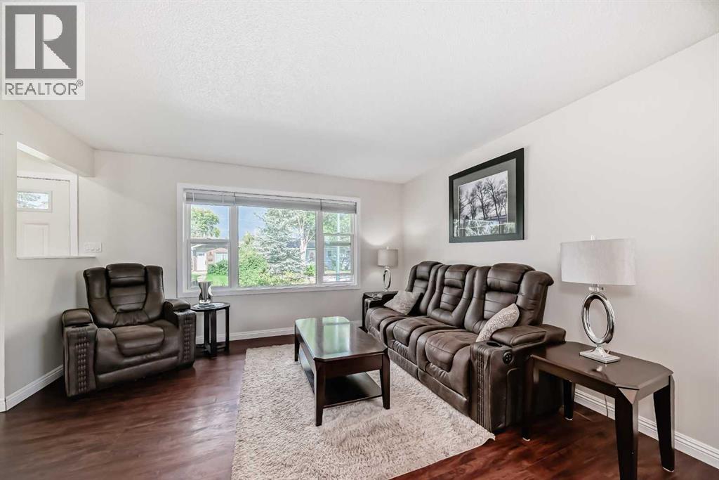 Single Family House Bungalow for Sale in  Macleay Road NE Mayland Heights Calgary 