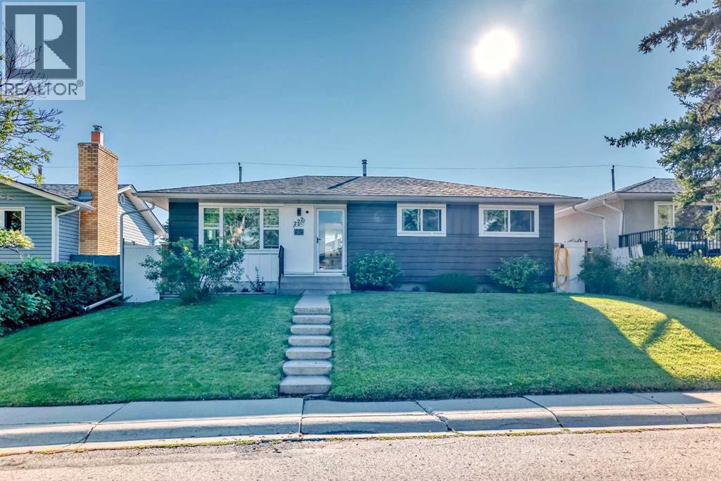727 Macleay Road NE, Calgary, Alberta