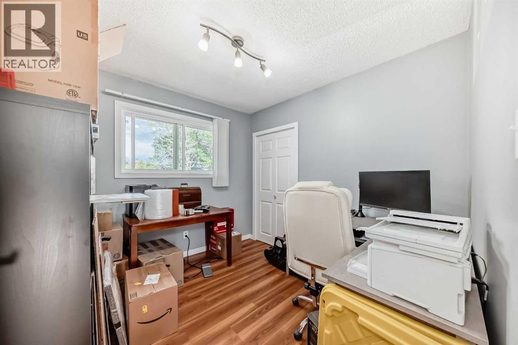 Single Family House Bungalow for Sale in  Macleay Road NE Mayland Heights Calgary 