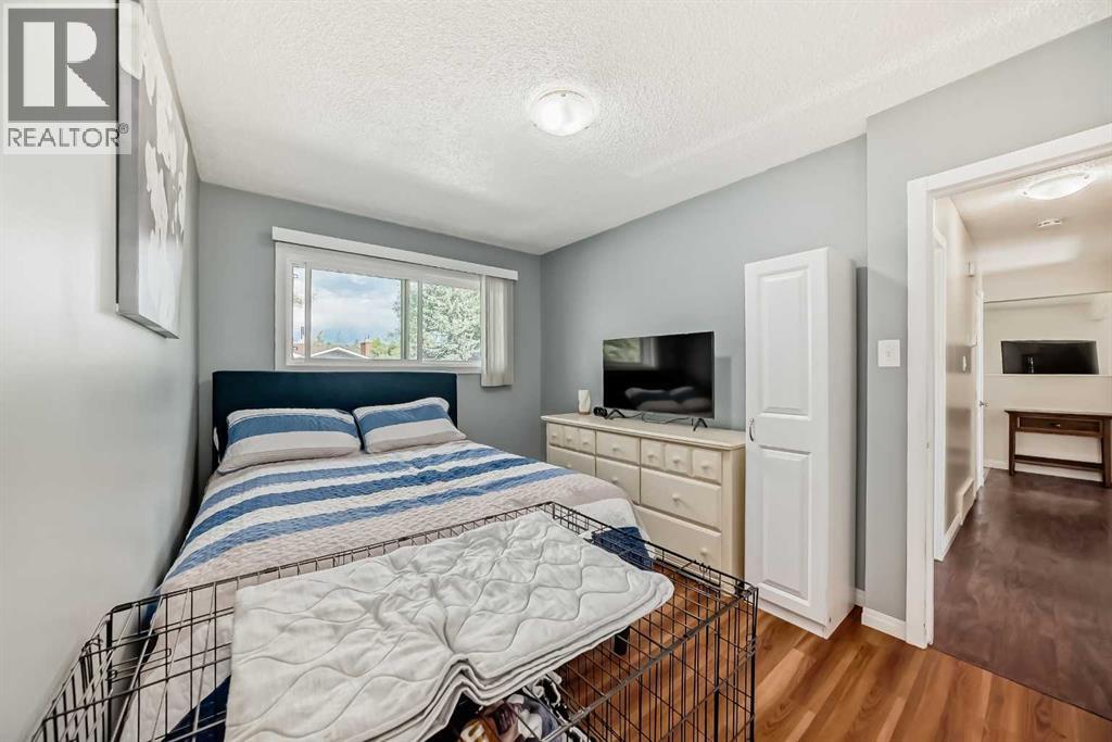 Single Family House Bungalow for Sale in  Macleay Road NE Mayland Heights Calgary 