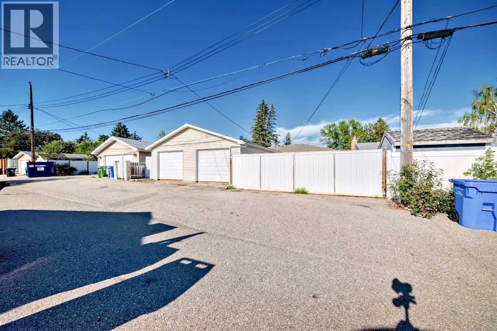 Single Family House Bungalow for Sale in  Macleay Road NE Mayland Heights Calgary 