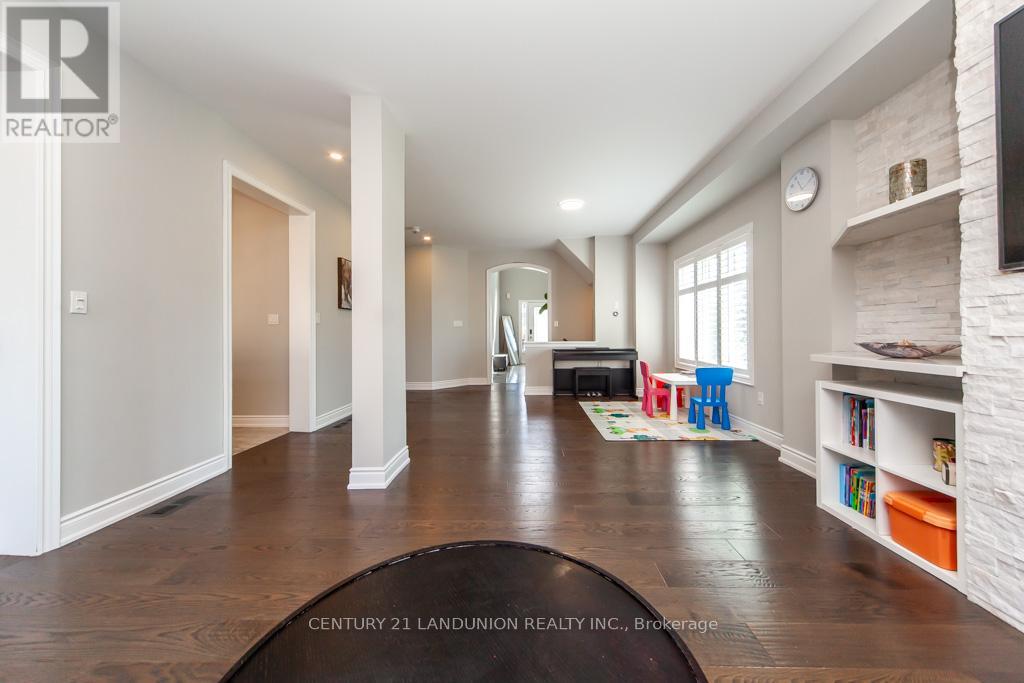 Photo 11 of 70 Prairie Creek Crescent, Brampton ON