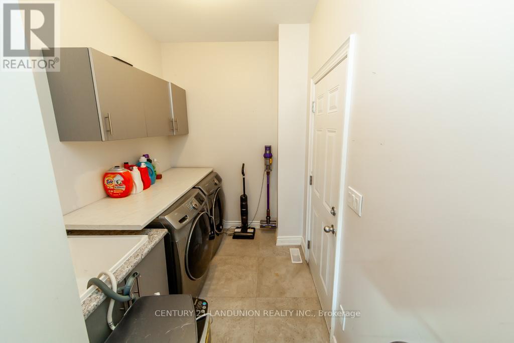 Photo 21 of 70 Prairie Creek Crescent, Brampton ON