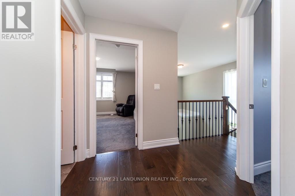 Photo 23 of 70 Prairie Creek Crescent, Brampton ON
