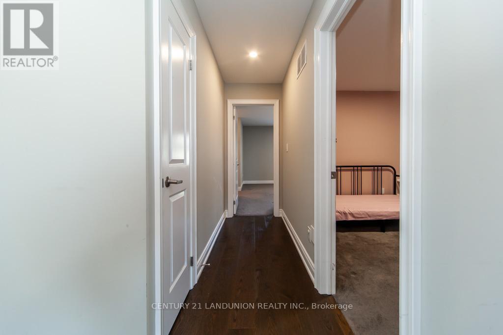 Photo 25 of 70 Prairie Creek Crescent, Brampton ON