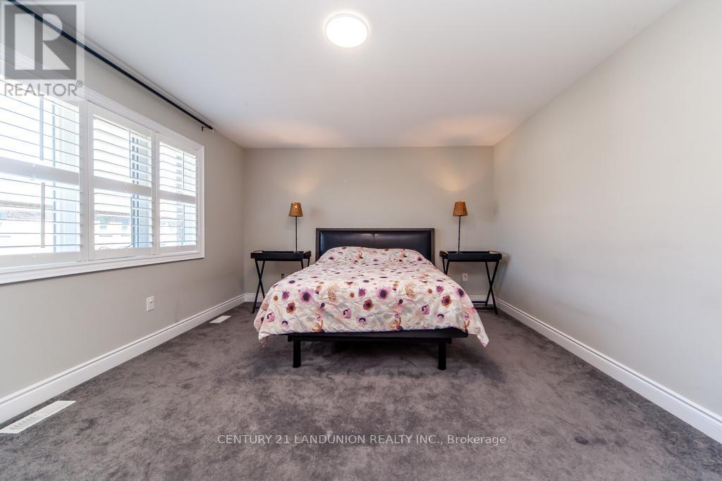 Photo 27 of 70 Prairie Creek Crescent, Brampton ON