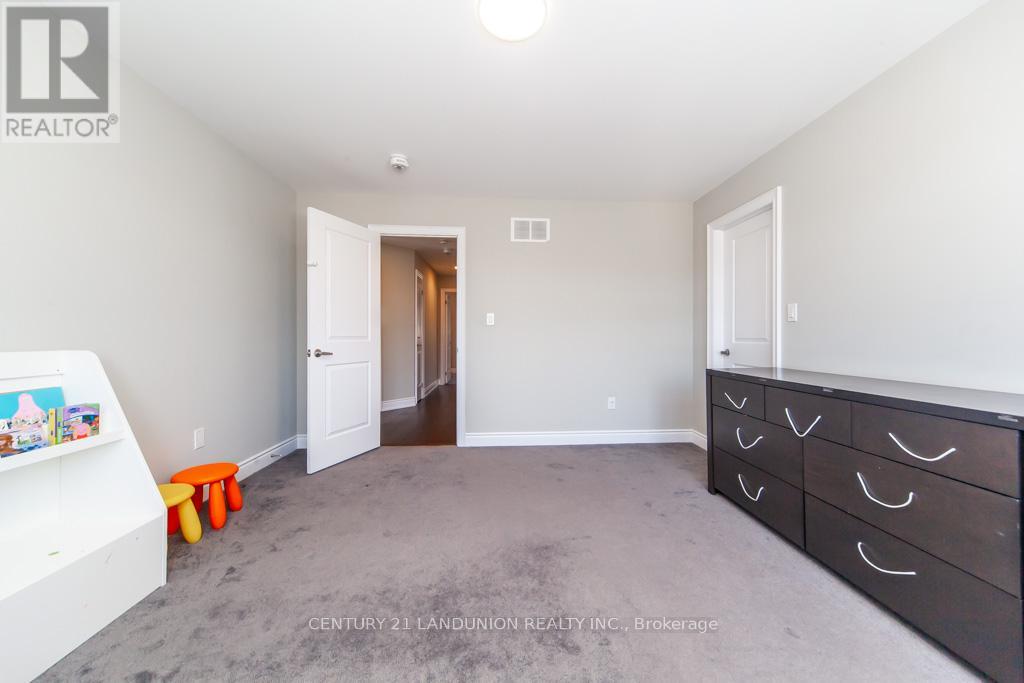 Photo 32 of 70 Prairie Creek Crescent, Brampton ON