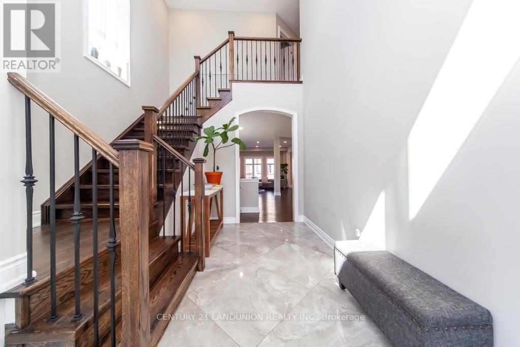 Photo 4 of 70 Prairie Creek Crescent, Brampton ON