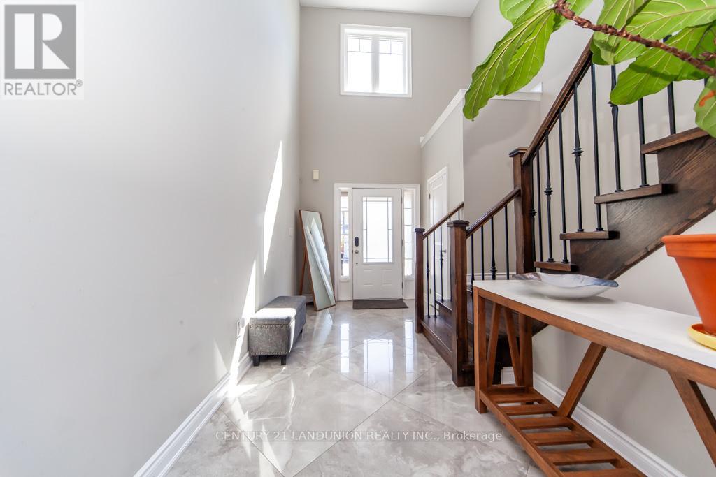 Photo 5 of 70 Prairie Creek Crescent, Brampton ON