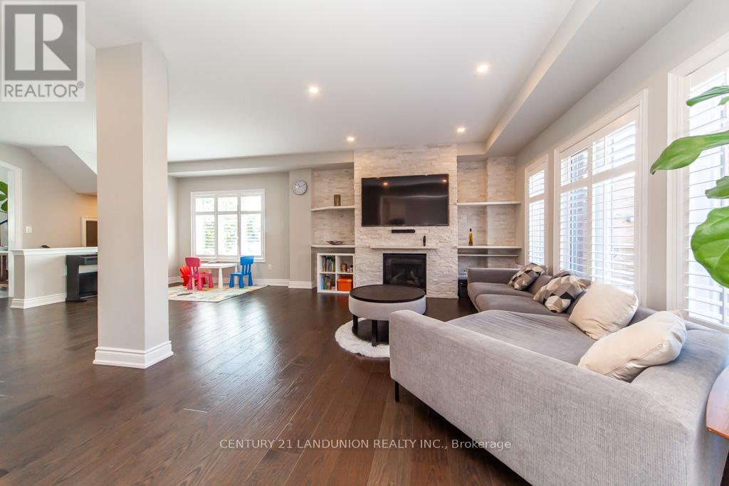 Photo 9 of 70 Prairie Creek Crescent, Brampton ON