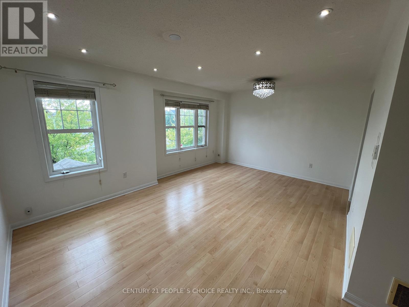 Photo 13 of 15 Lanternlight Lane, Brampton ON