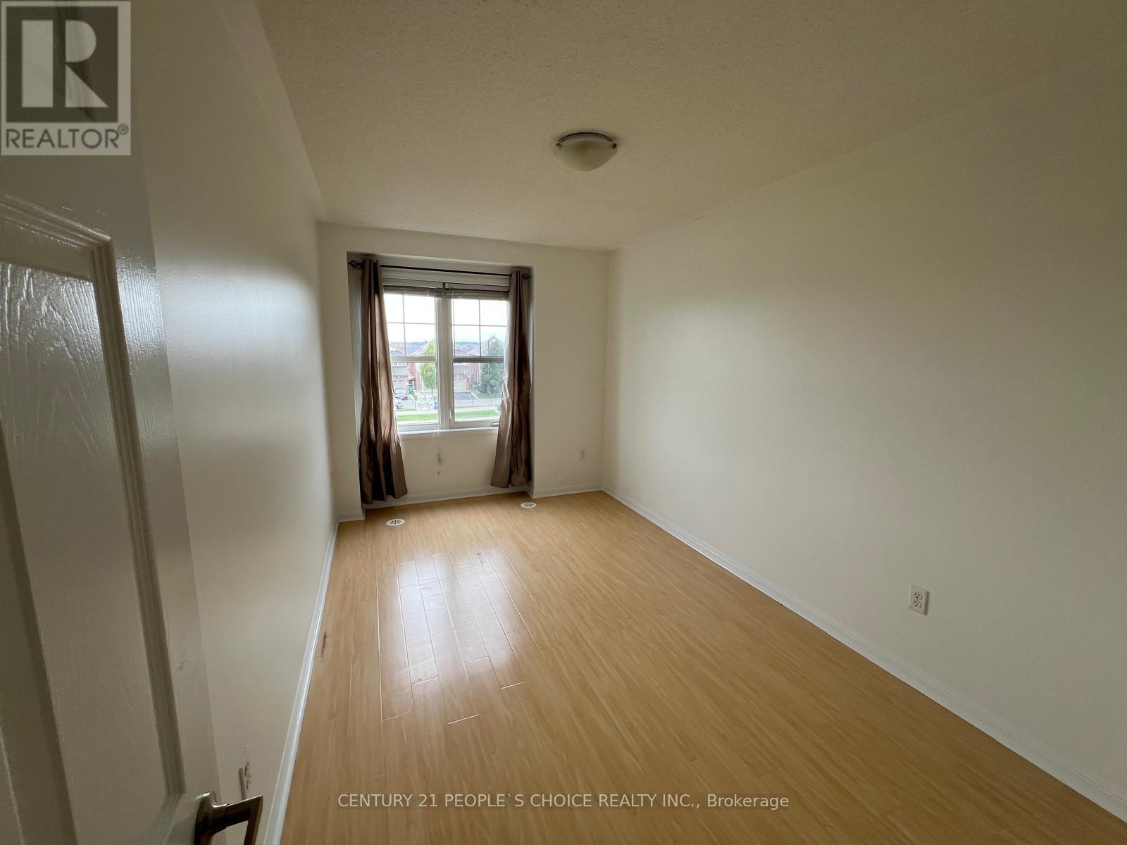 Photo 20 of 15 Lanternlight Lane, Brampton ON