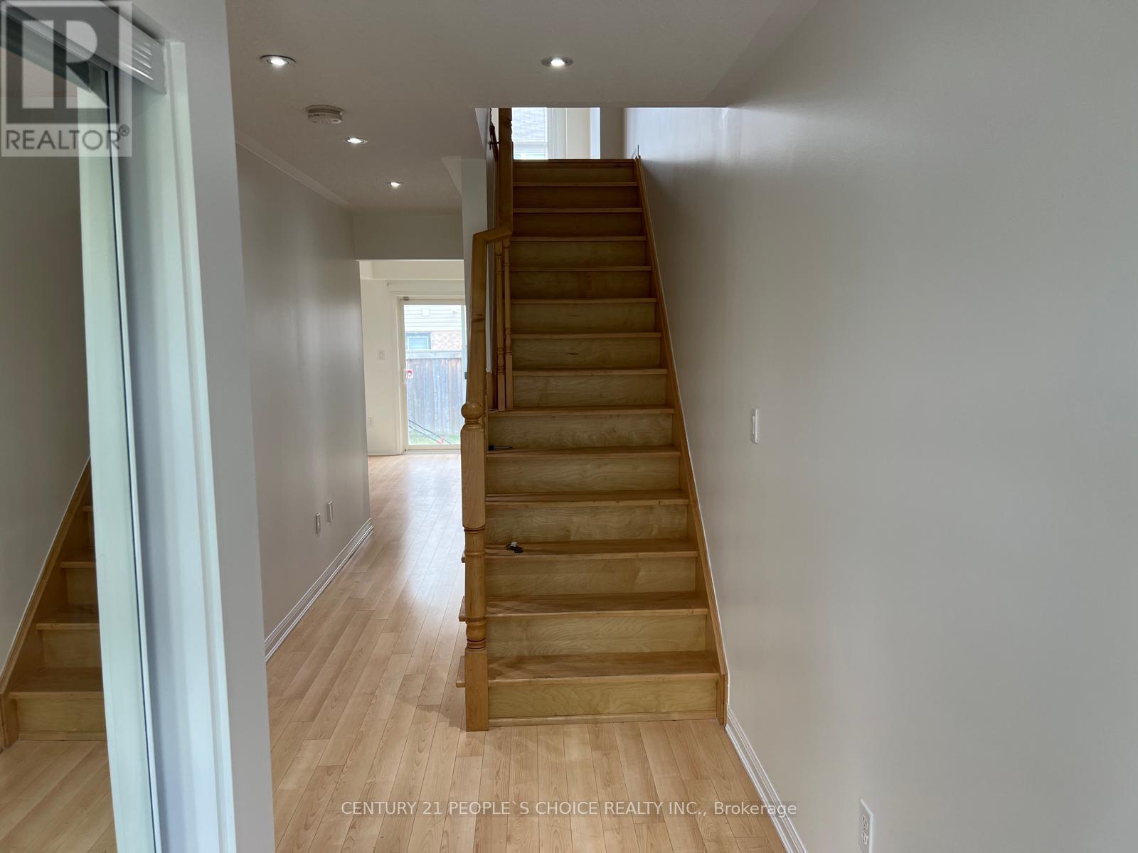 Photo 3 of 15 Lanternlight Lane, Brampton ON