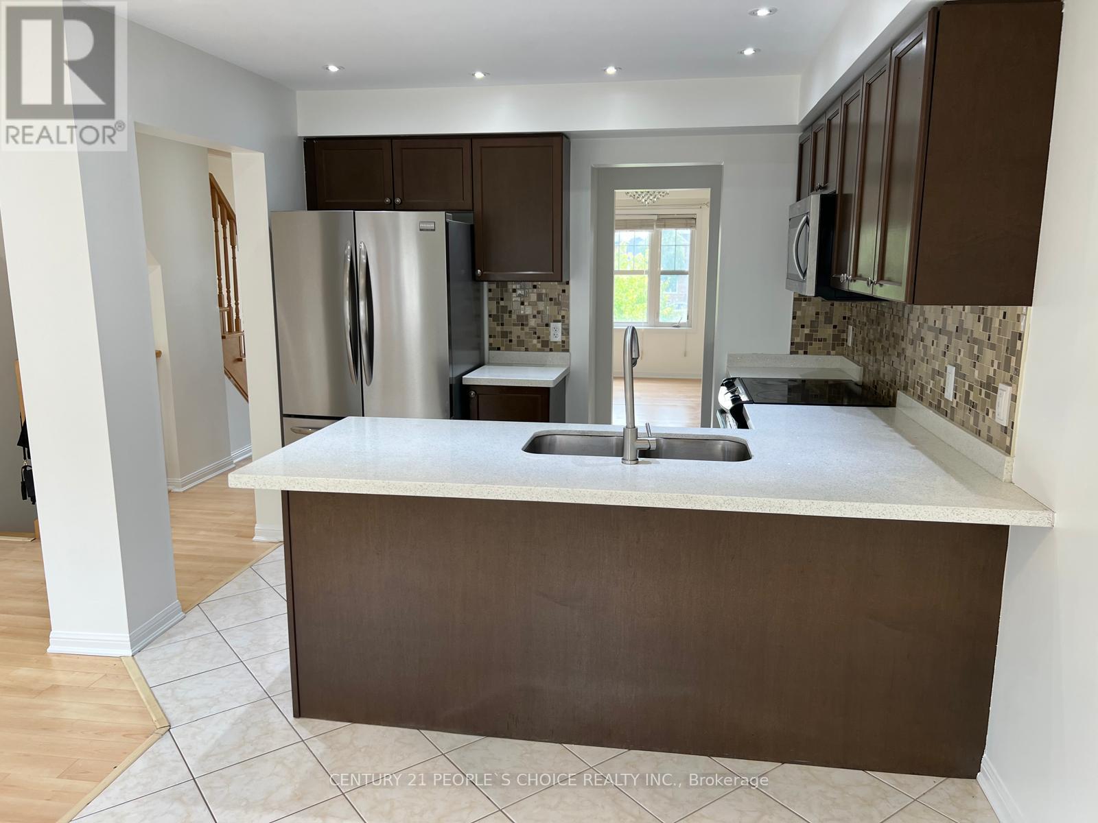 Photo 8 of 15 Lanternlight Lane, Brampton ON