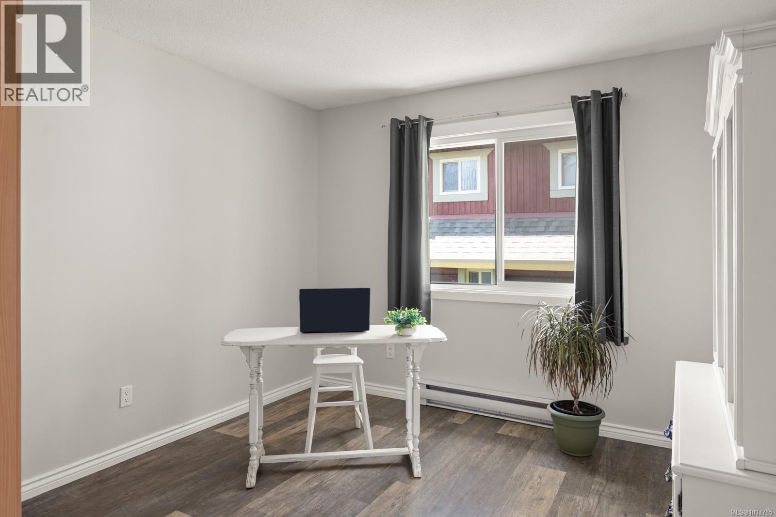 Photo 31 of 1338 Prillaman Ave, Saanich BC