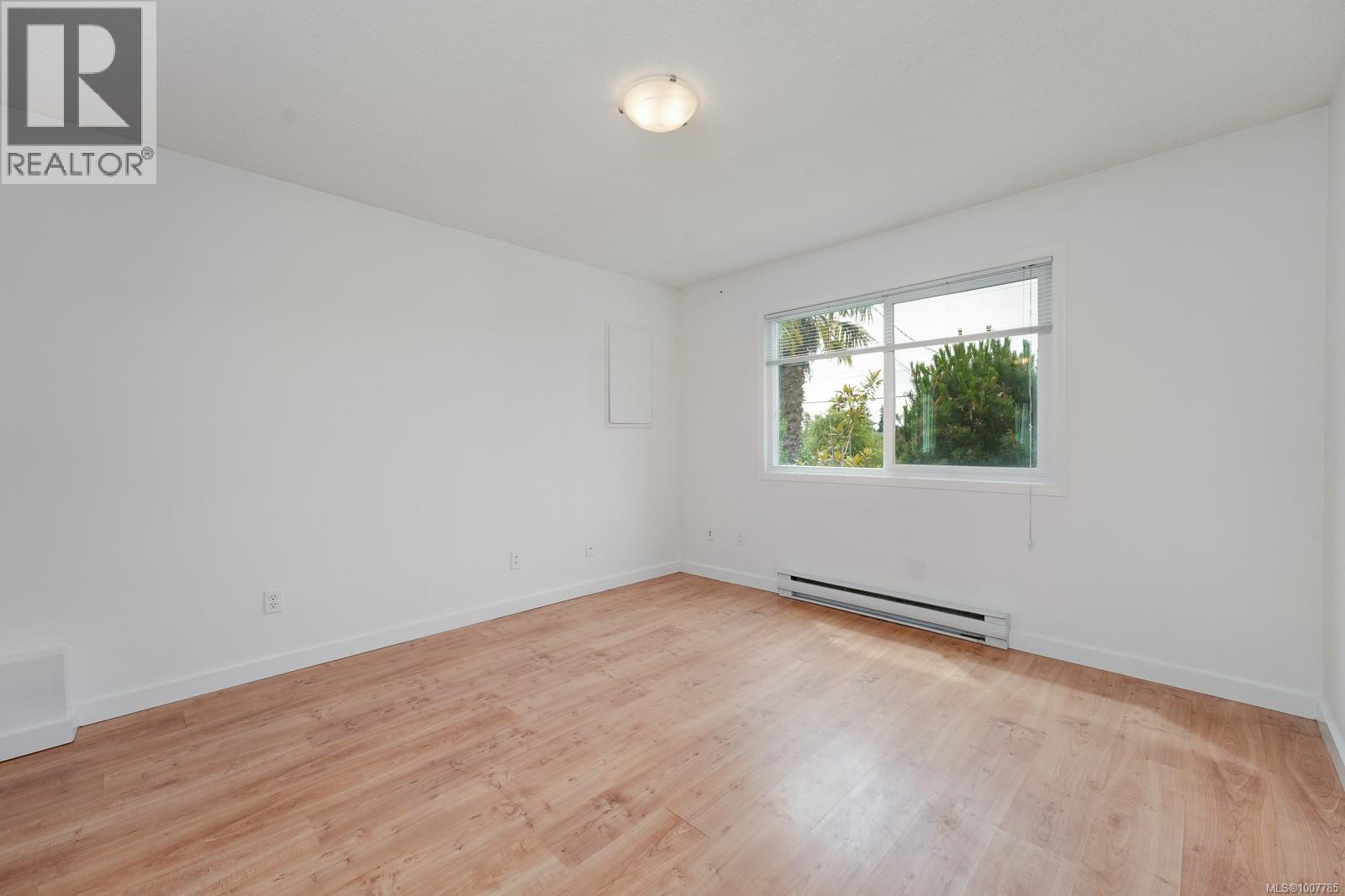 Photo 34 of 1338 Prillaman Ave, Saanich BC