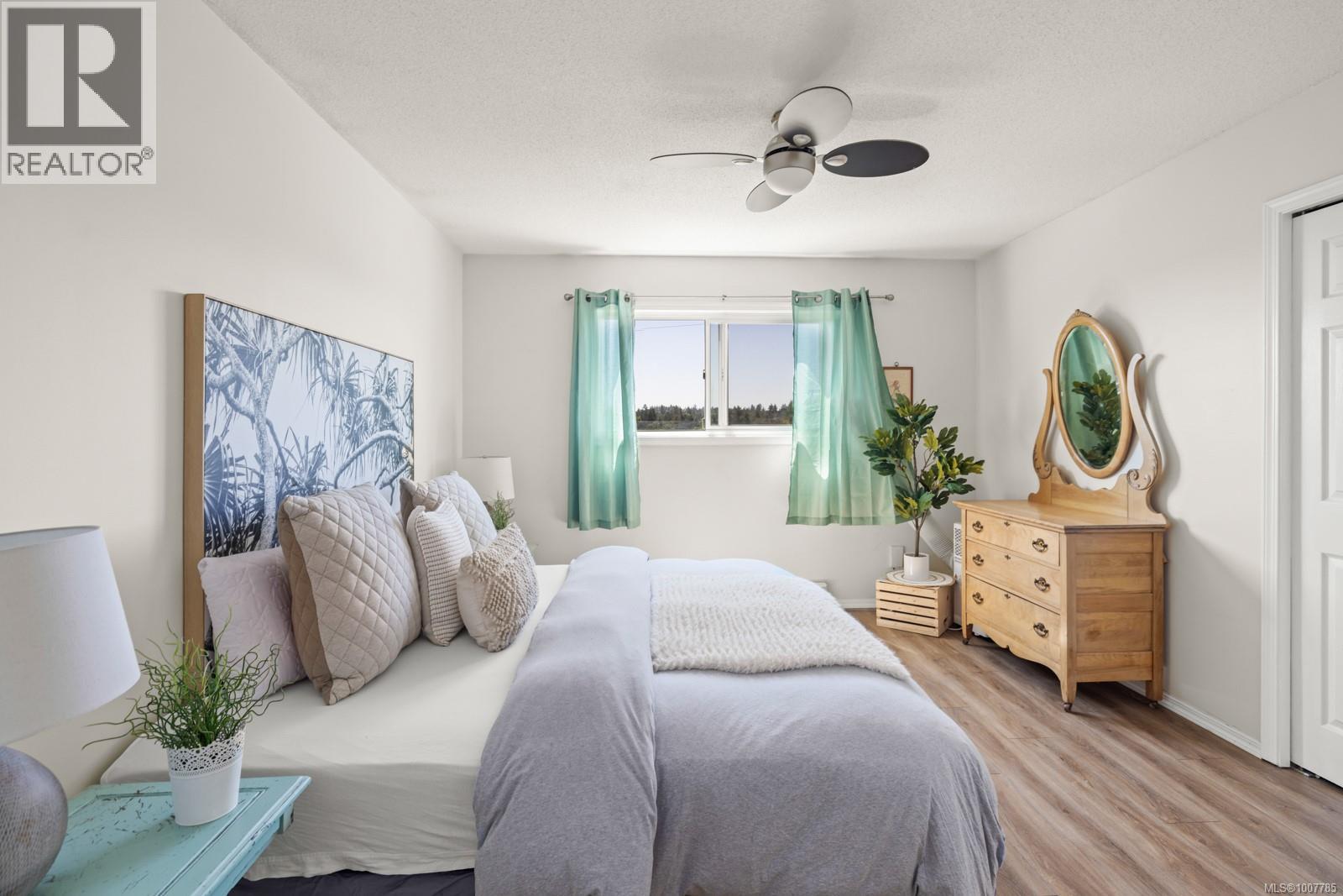 Photo 17 of 1338 Prillaman Ave, Saanich BC