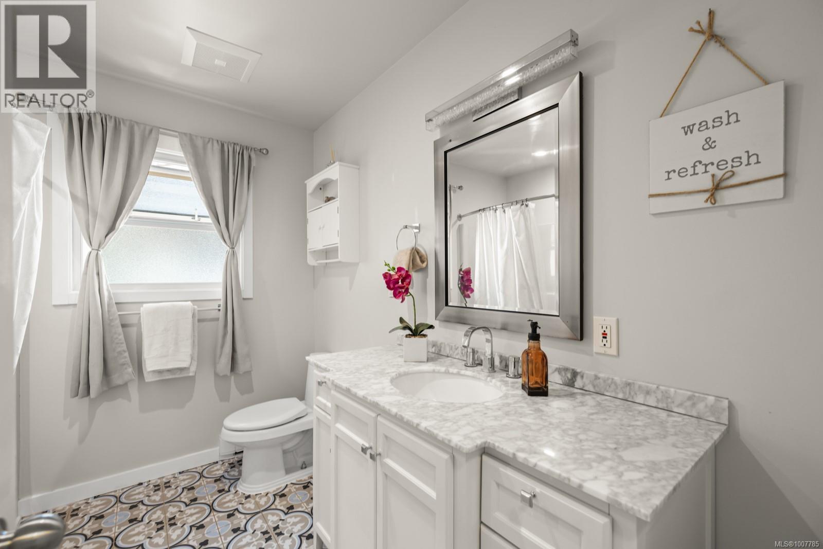 Photo 27 of 1338 Prillaman Ave, Saanich BC