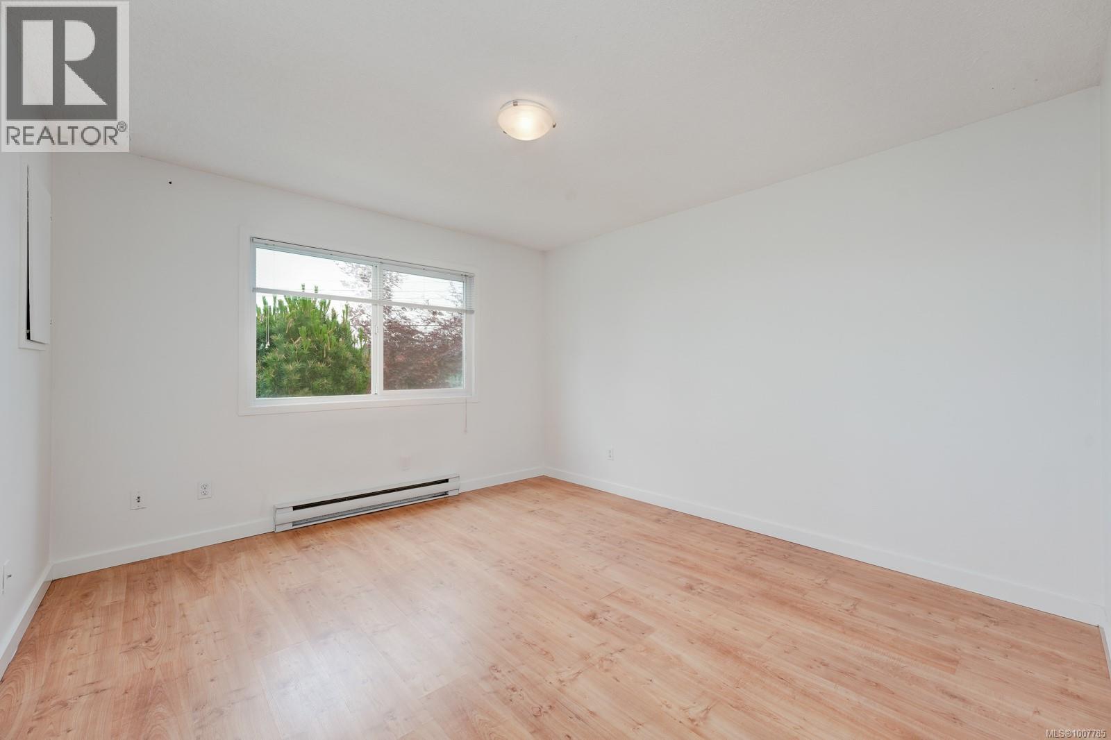 Photo 32 of 1338 Prillaman Ave, Saanich BC