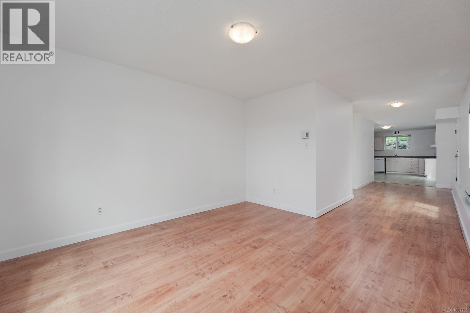 Photo 33 of 1338 Prillaman Ave, Saanich BC