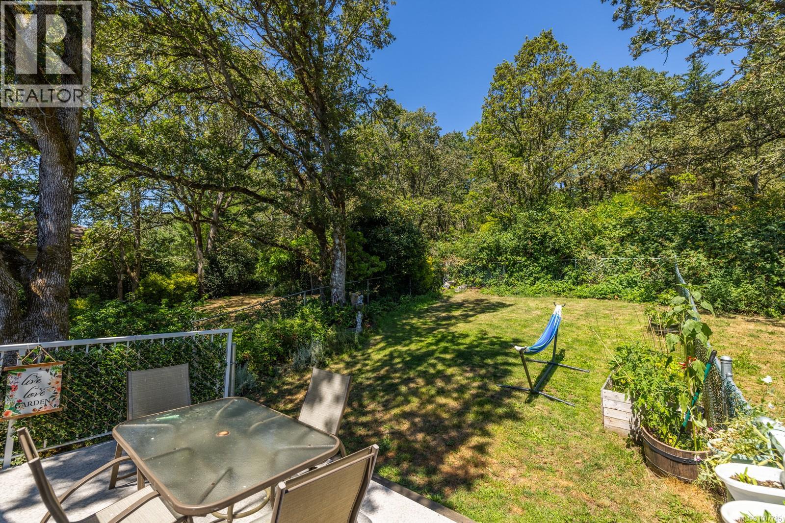 Photo 12 of 1338 Prillaman Ave, Saanich BC