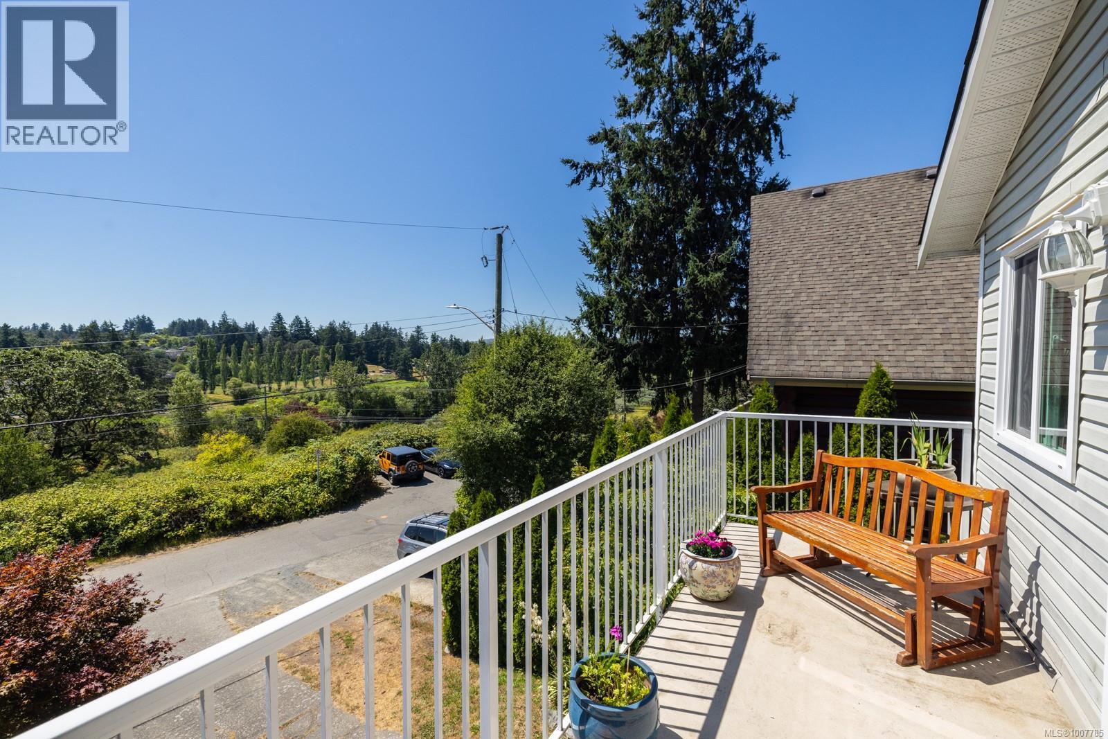 Photo 26 of 1338 Prillaman Ave, Saanich BC