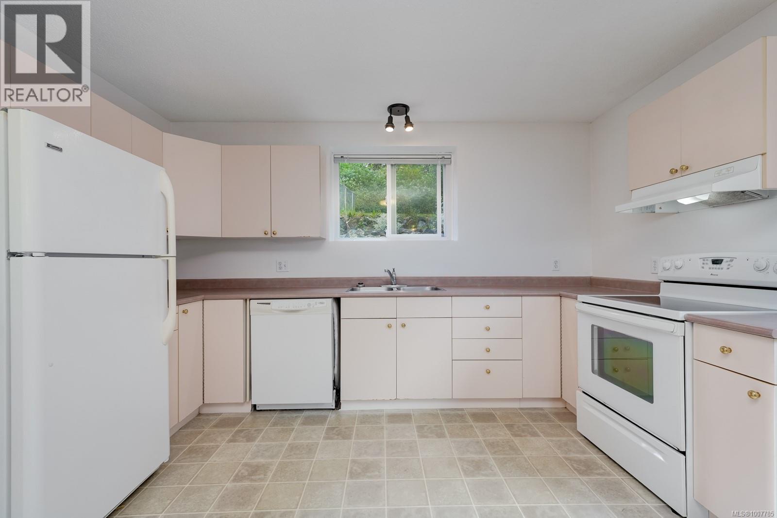 Photo 36 of 1338 Prillaman Ave, Saanich BC