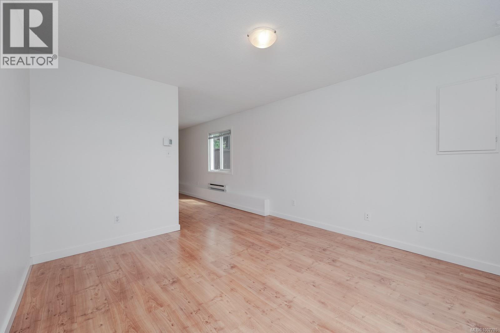 Photo 35 of 1338 Prillaman Ave, Saanich BC