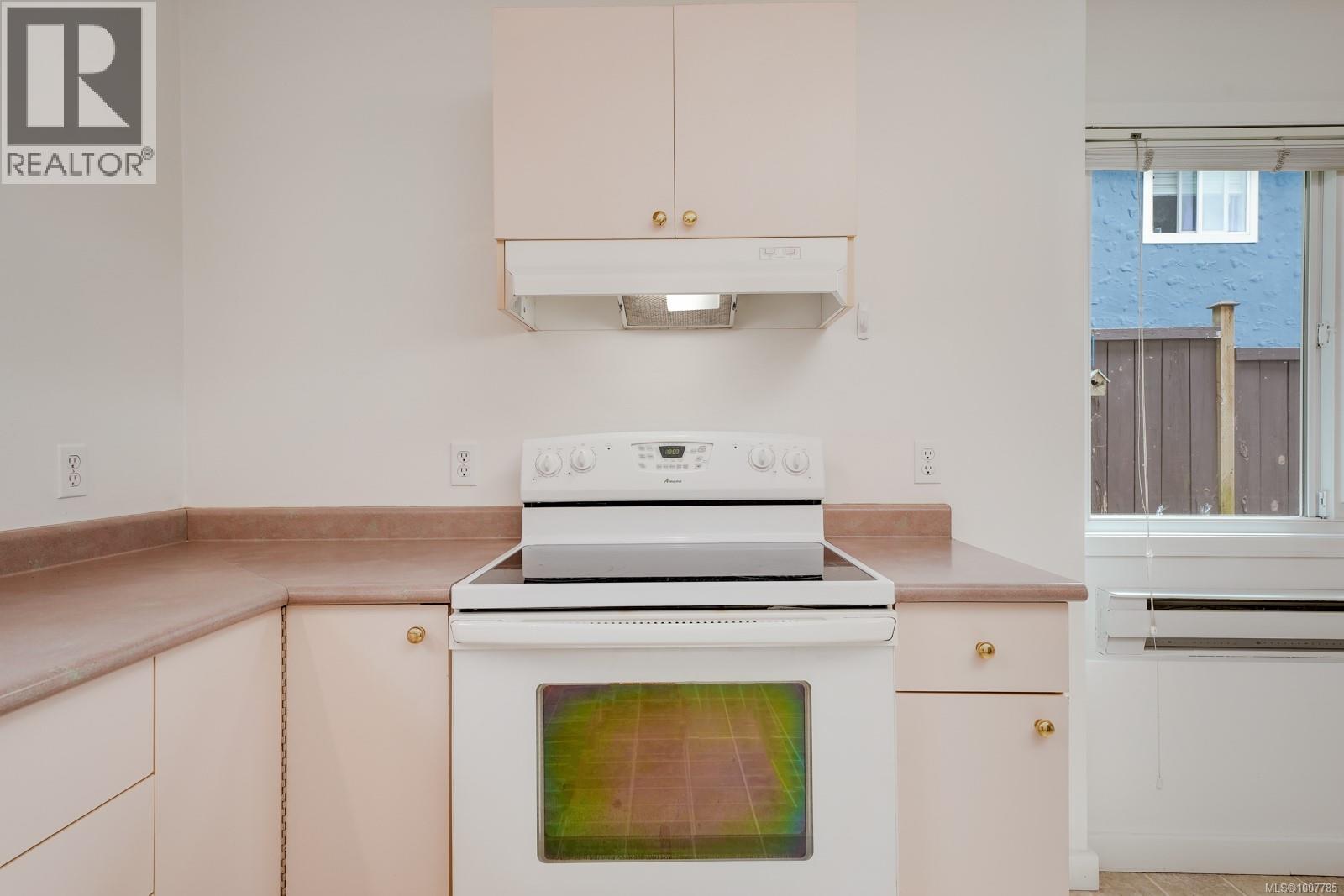 Photo 40 of 1338 Prillaman Ave, Saanich BC