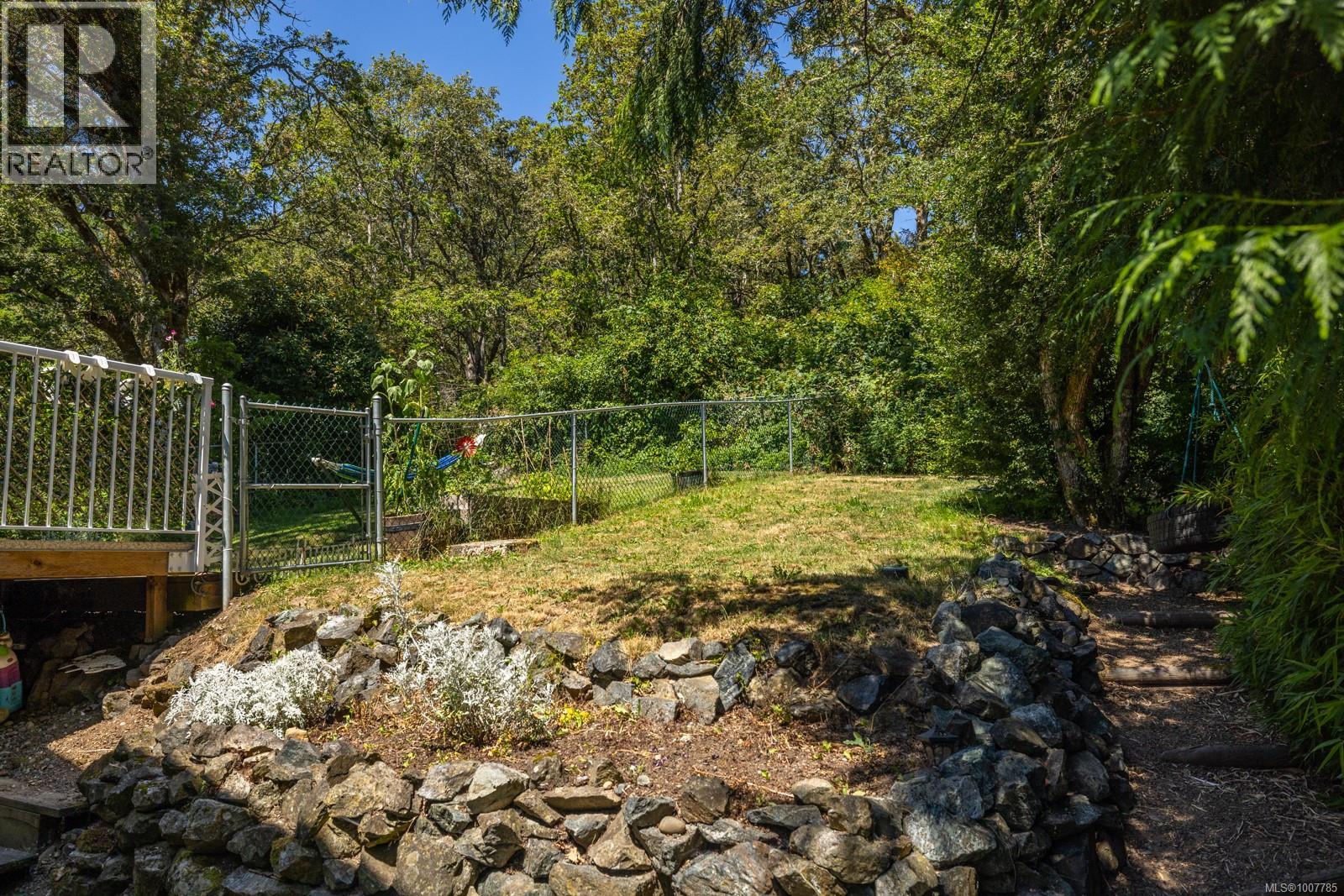 Photo 16 of 1338 Prillaman Ave, Saanich BC