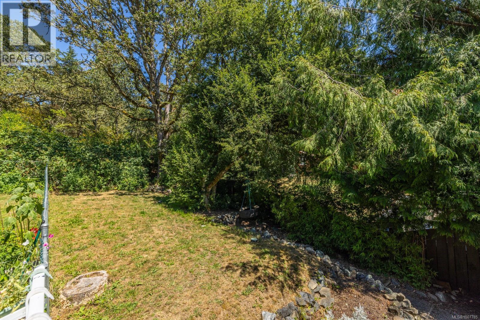 Photo 13 of 1338 Prillaman Ave, Saanich BC