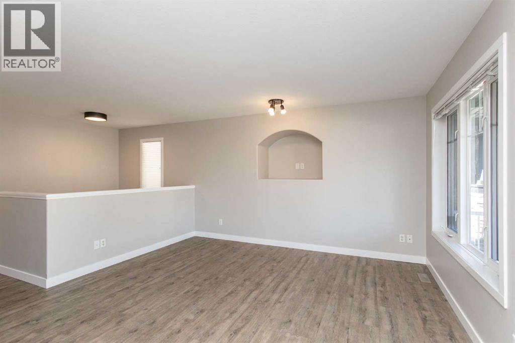 Photo 12 of 37 Wade Close, Red Deer AB