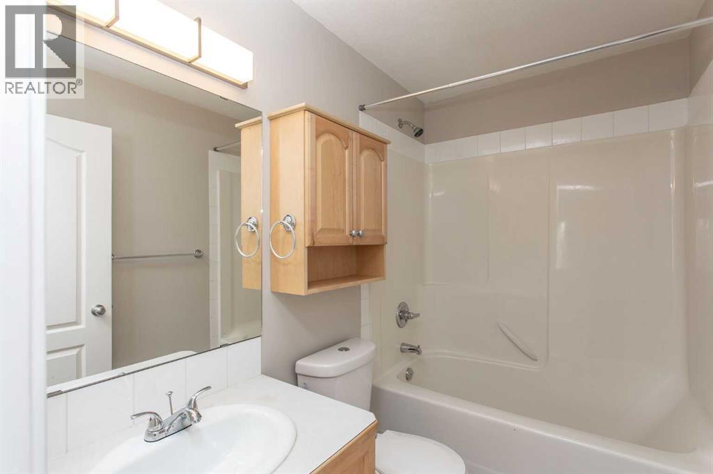 Photo 14 of 37 Wade Close, Red Deer AB